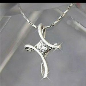 Silver pendant necklace